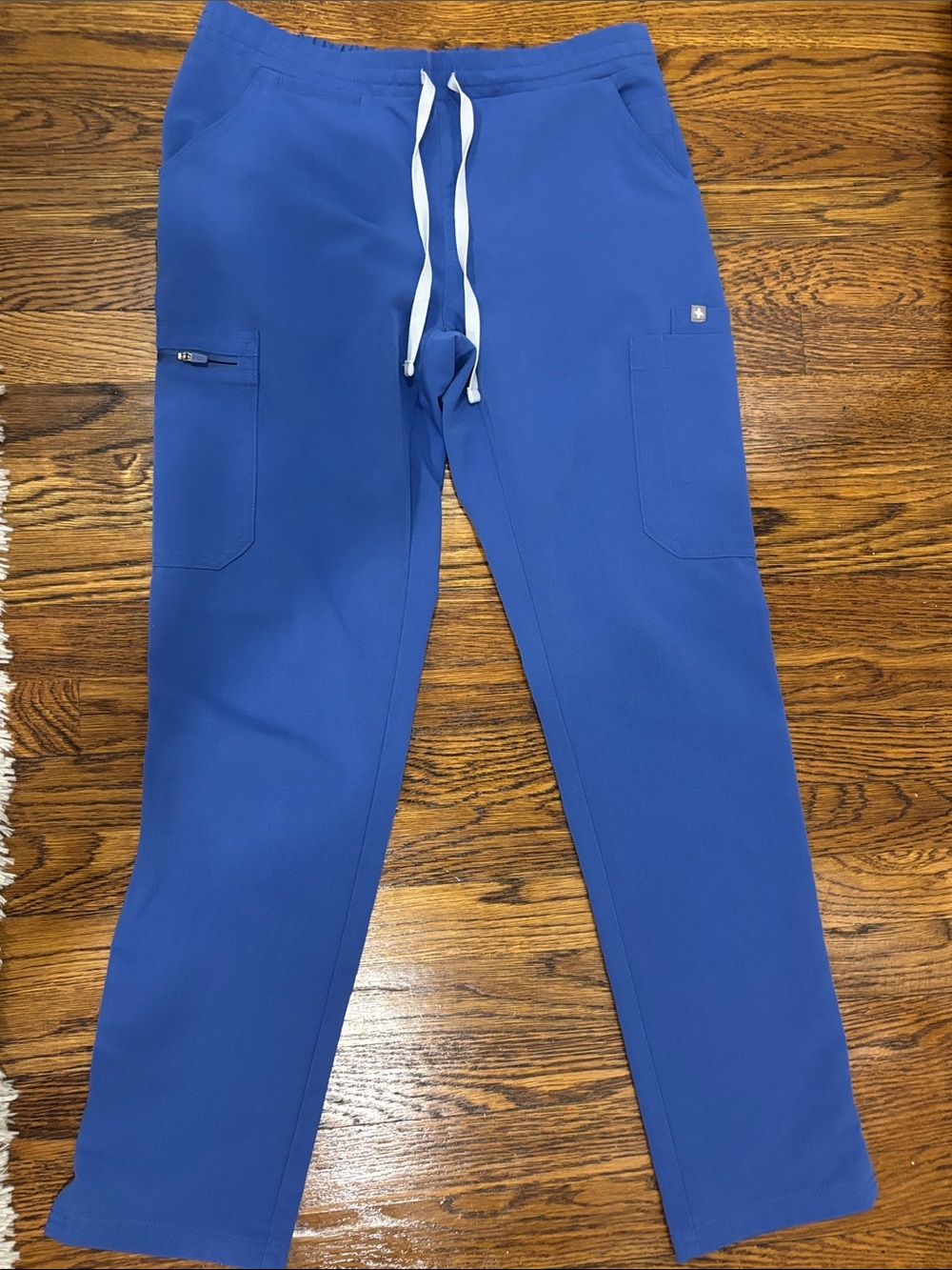 Women’s Figs Yola skinny scrub pants in color Denim- size S